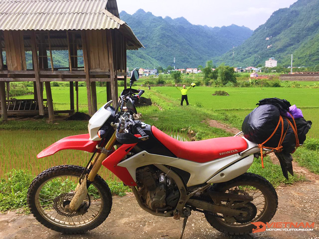 how to ride motorcycle 1 - Vietnam Motorbike Tours