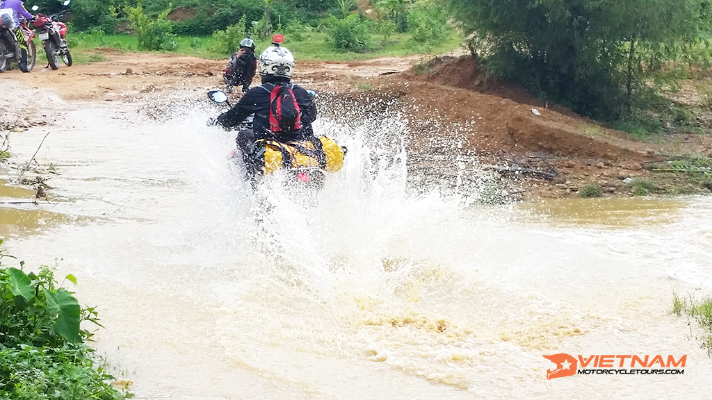 The reasons why you should take motorcycle tours in Vietnam