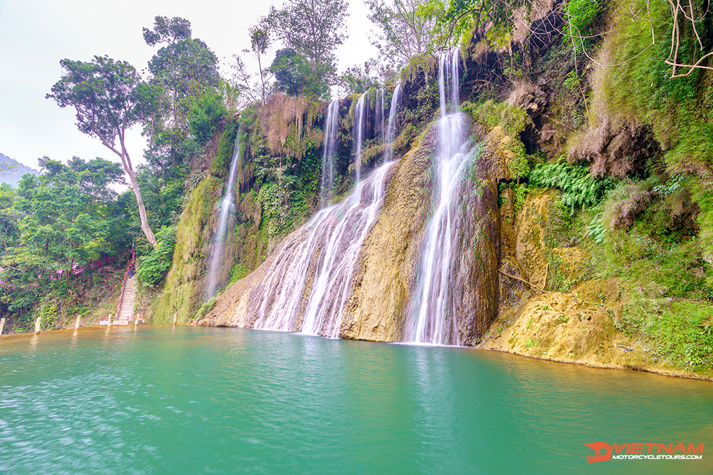 Day 2: Muong Waterfall – Moc Chau Plateau (160km)