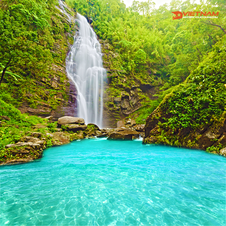 Khe Kem Waterfall. Pu mat national park. Vietnam