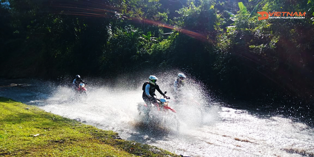 Ha Noi - Mai Chau (Hoa Binh) Motorbike Tour: 160km