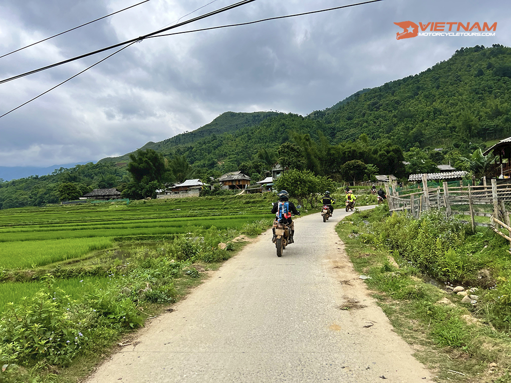 ride in north vietnam 4 - Vietnam Motorbike Tours
