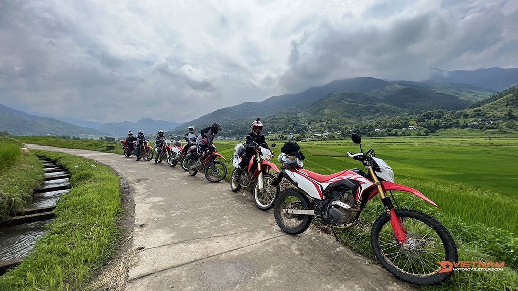 Da Nang Motorbiking To Hanoi - The Best Route
