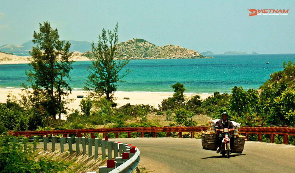 mui ne to ca na beach by motorbike 6 - Vietnam Motorbike Tours
