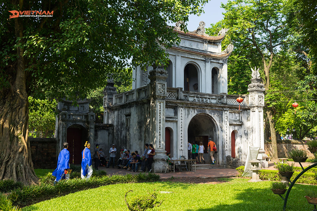 Visit Pagodas & Temples of Vietnam