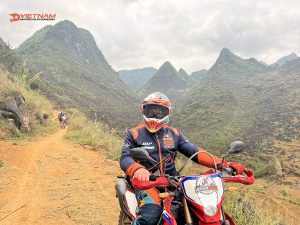 how we ride in Vietnam