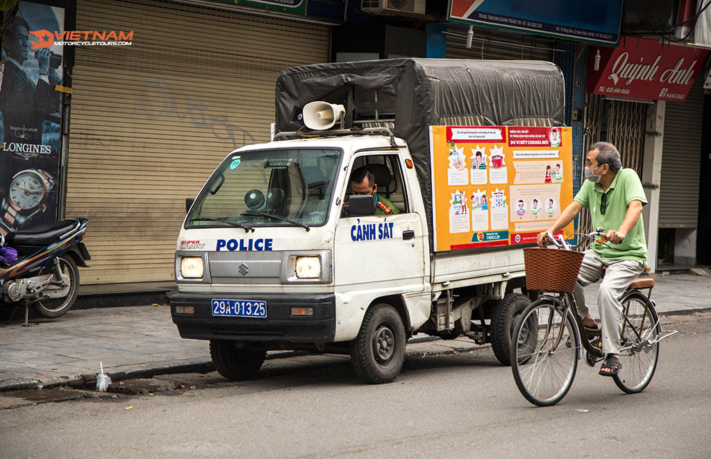 vietnamese police guide 3 - Vietnam Motorbike Tours