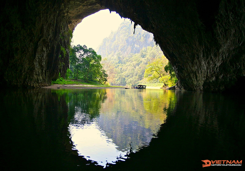 Ao Tien ( fairy pond) - Ba Be lake motorcycle tours