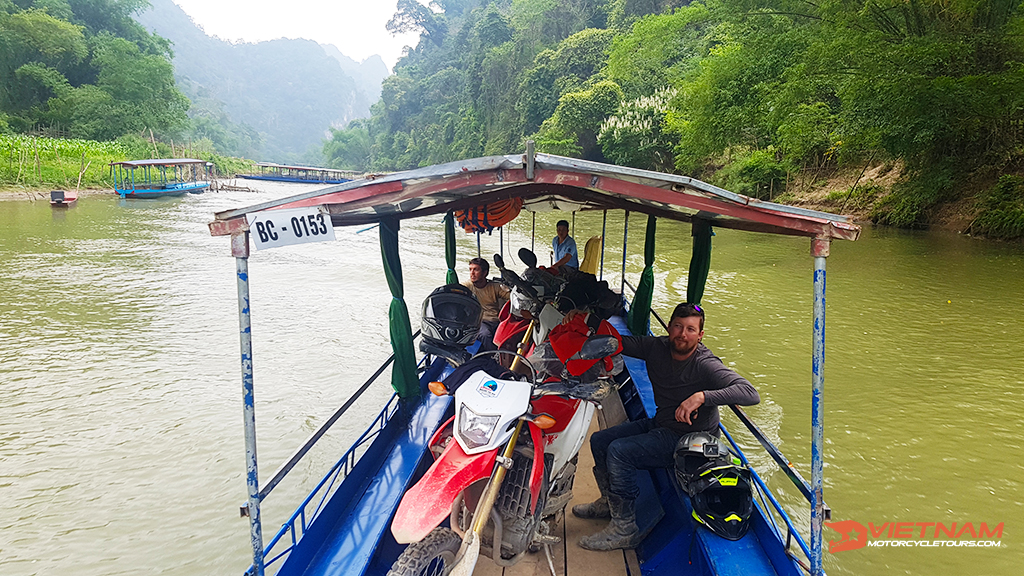 Experience of motorbike tours of Vietnam - an interesting experience for foreign tourists