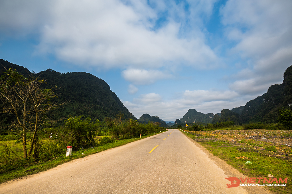 HO CHI MINH TRAIL/ROAD MOTORBIKE VOYAGES