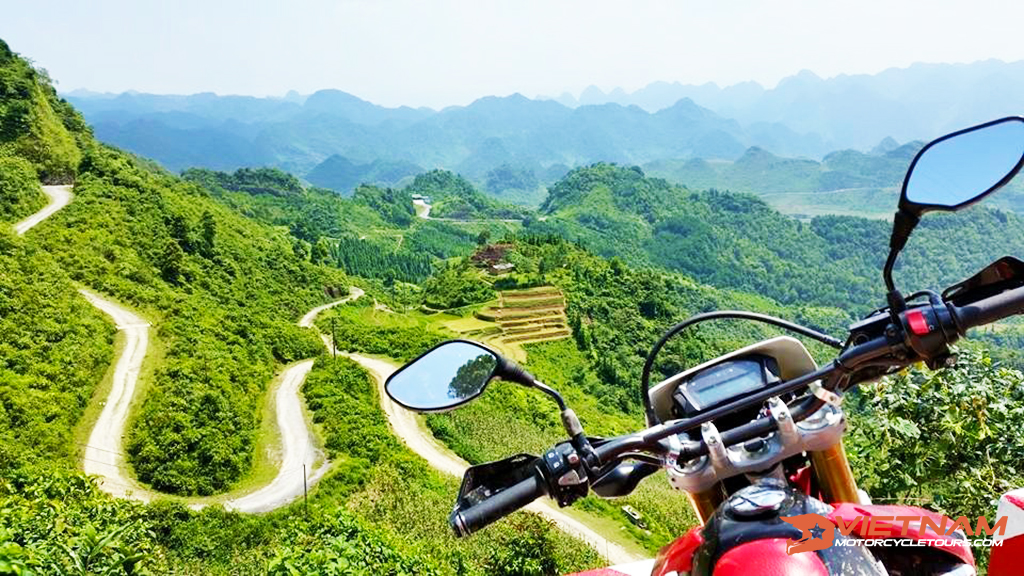 Vietnam is a perfect site for motorbike adventure, isn't it?