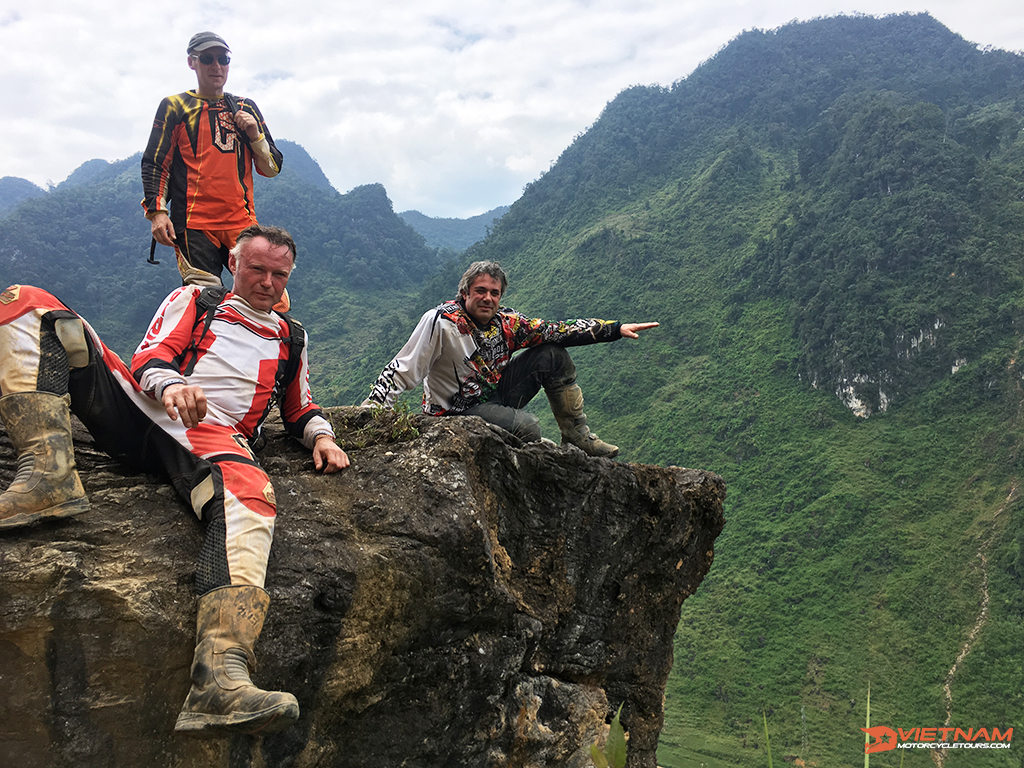 Discover Ha Giang by motorcycle 2021 - The majestic natural beauty of the first land of the country