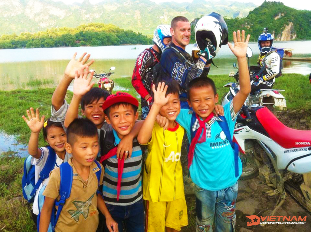 3rd day: Motorbike tour Mai Chau - Tan Ky