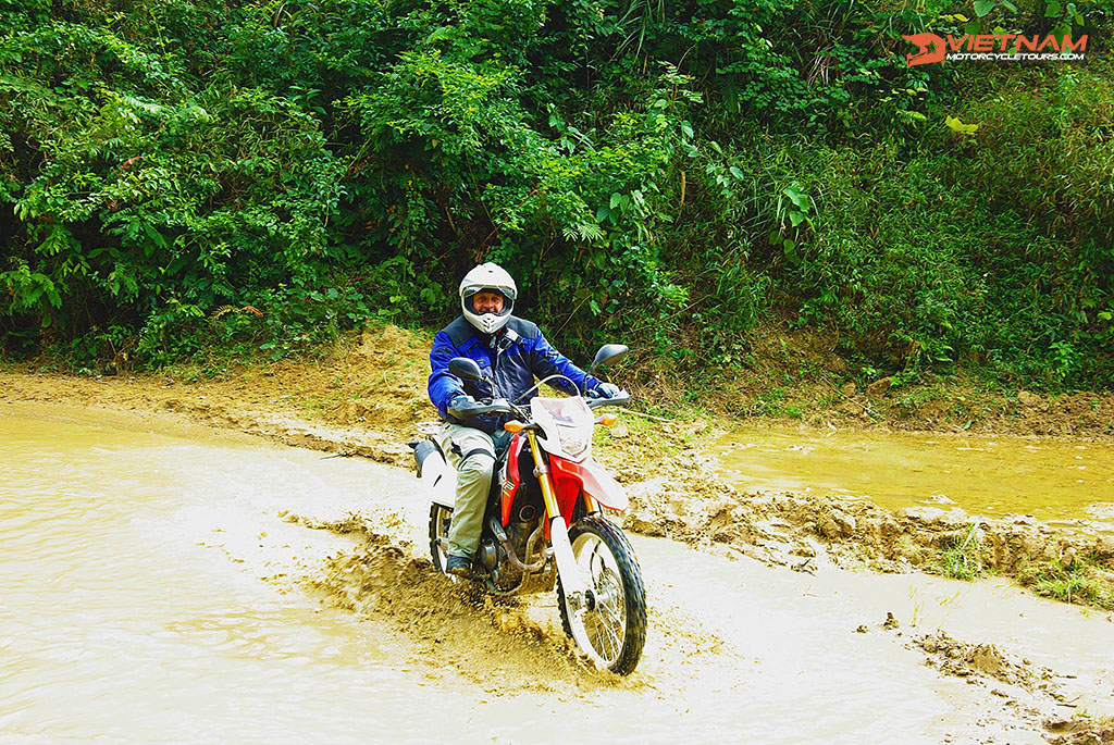 Off-road motorbike tours in Laos