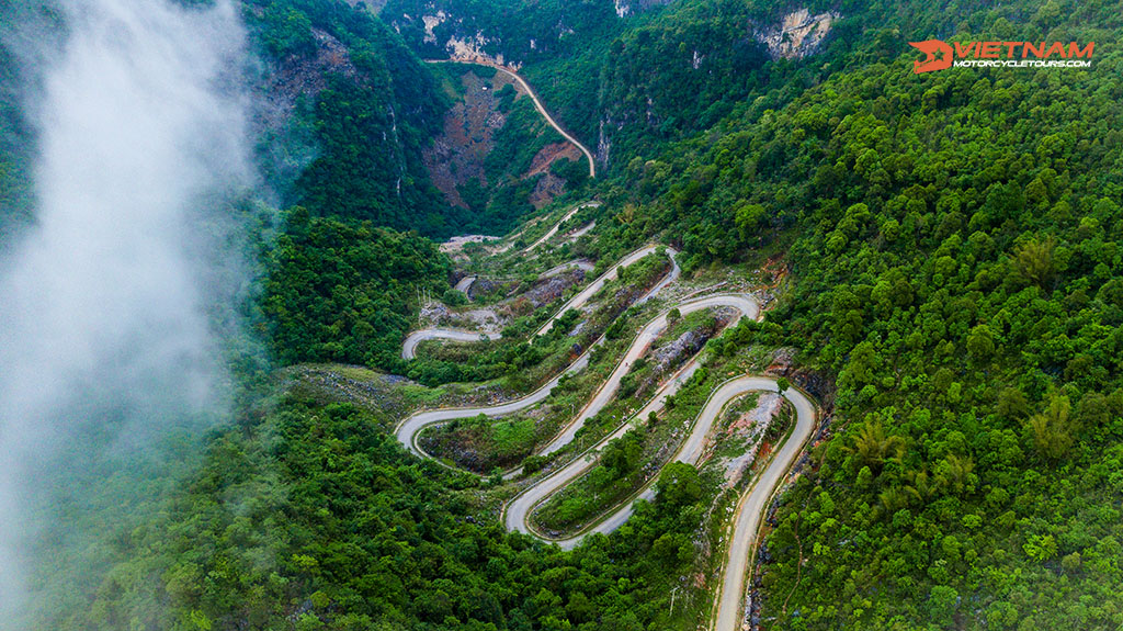 Mẻ Pia pass in Cao Bang, Vietnam.