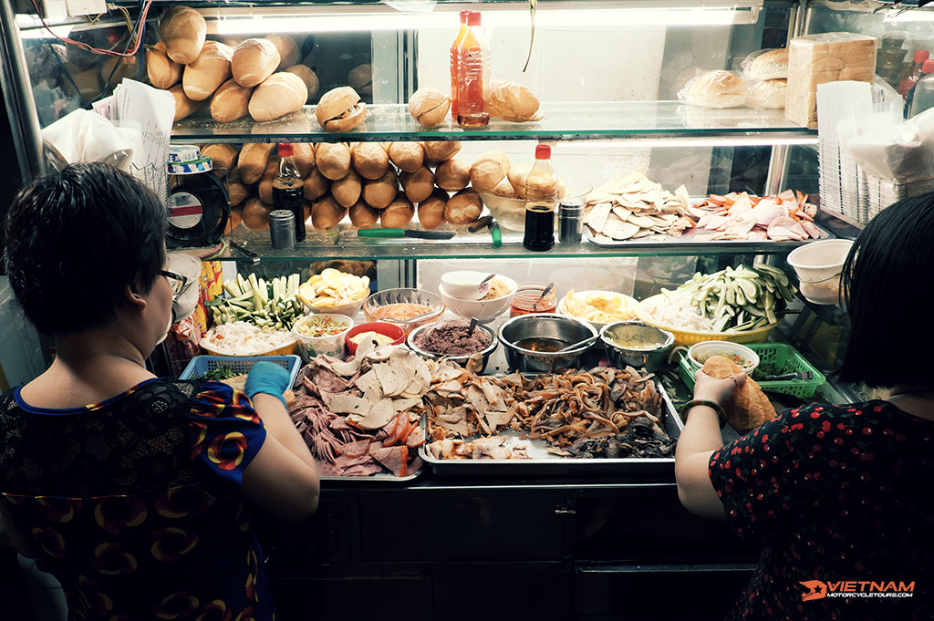 Try Street Food In Ho Chi Minh City